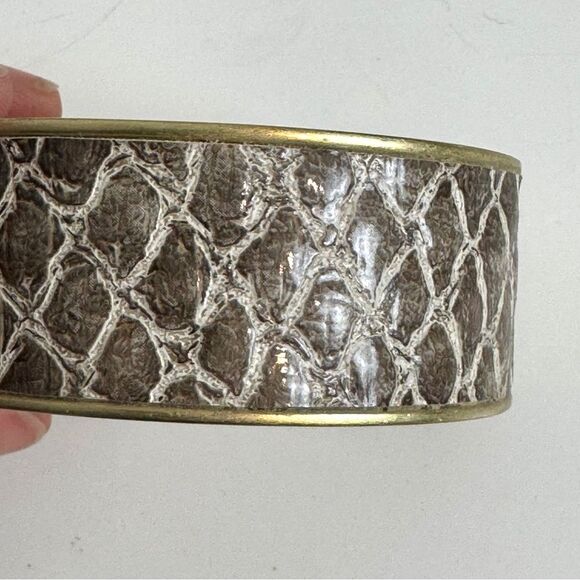 VTG Talbots Gold Tone Grey Snakeskin Magnetic Cuff Bracelet - Picture 5 of 8